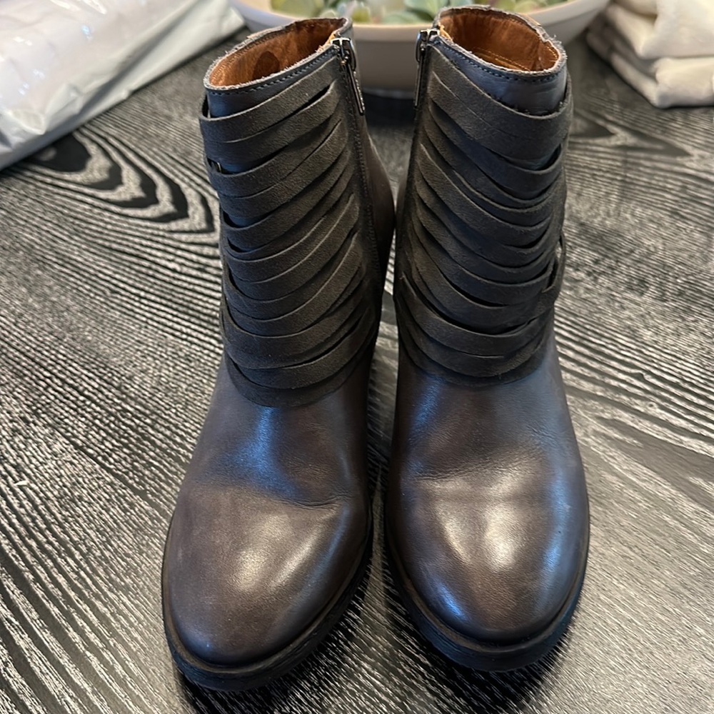 Never worn! Pikolinos Gray/Blue Leather Suede Alicante Ankle Boots
